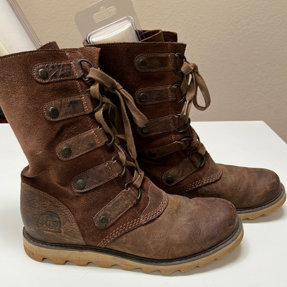 Sorel leather boots Joan of Arc. Size 8